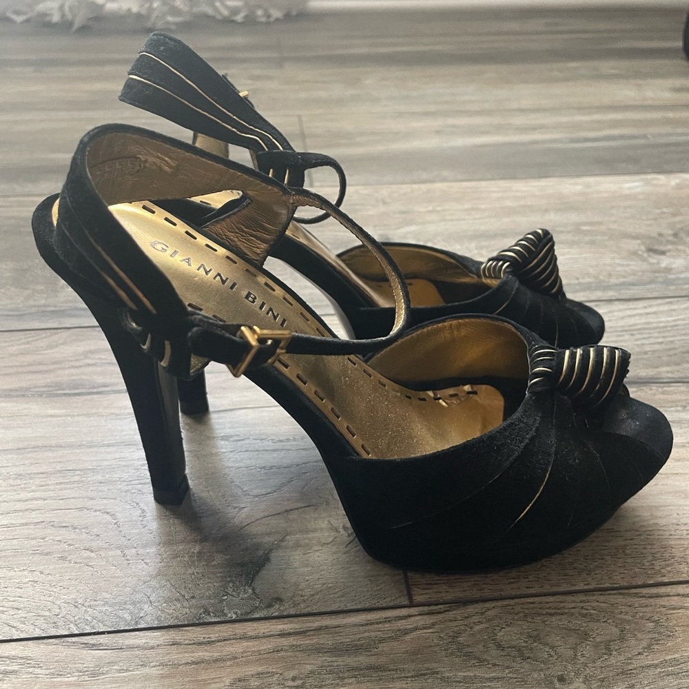 Gianni Bini platform peeptoe heels.suze 7.5.